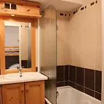 Neves - Location: Joli Pour 4 Personnes, Etage Eleve, Balcon Ensoleille, Dans Un Quartier Anime *