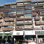 Neves - Location: Joli Pour 4 Personnes, Etage Eleve, Balcon Ensoleille, Dans Un Quartier Anime Апартаменты *
