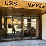 Neves - Location: Joli Pour 4 Personnes, Etage Eleve, Balcon Ensoleille, Dans Un Quartier Anime